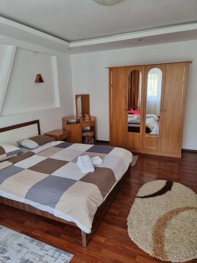 Charming And Intimate Getaway In Bucharest - Near Unirii Square Appartement Buitenkant foto