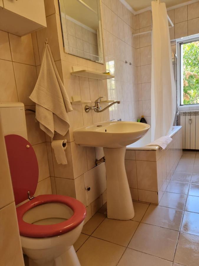Charming And Intimate Getaway In Bucharest - Near Unirii Square Appartement Buitenkant foto