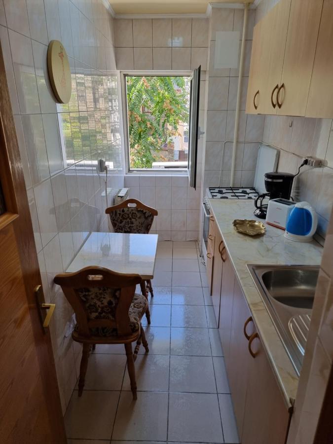 Charming And Intimate Getaway In Bucharest - Near Unirii Square Appartement Buitenkant foto