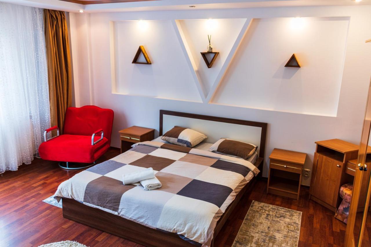 Charming And Intimate Getaway In Bucharest - Near Unirii Square Appartement Buitenkant foto