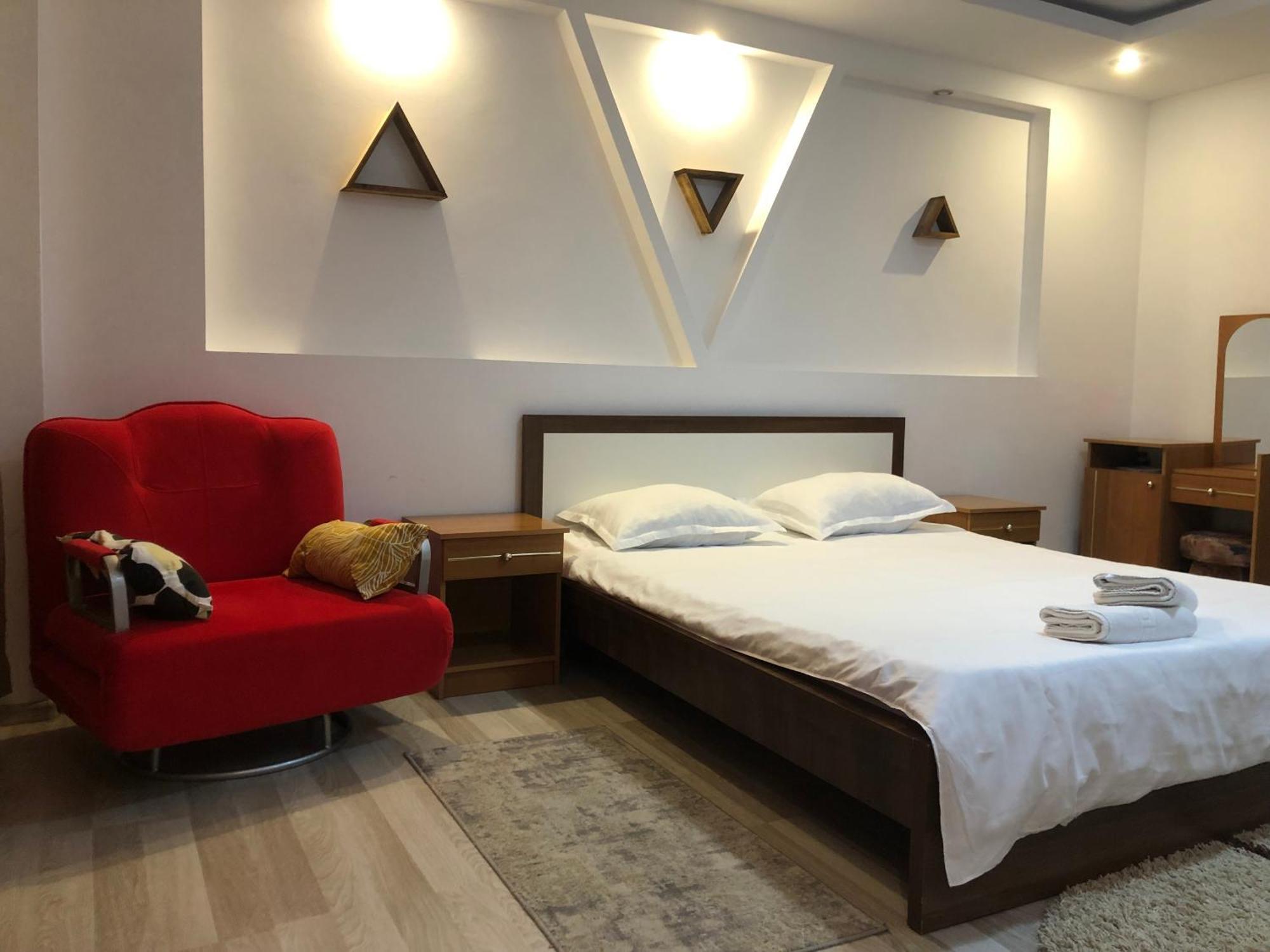 Charming And Intimate Getaway In Bucharest - Near Unirii Square Appartement Buitenkant foto